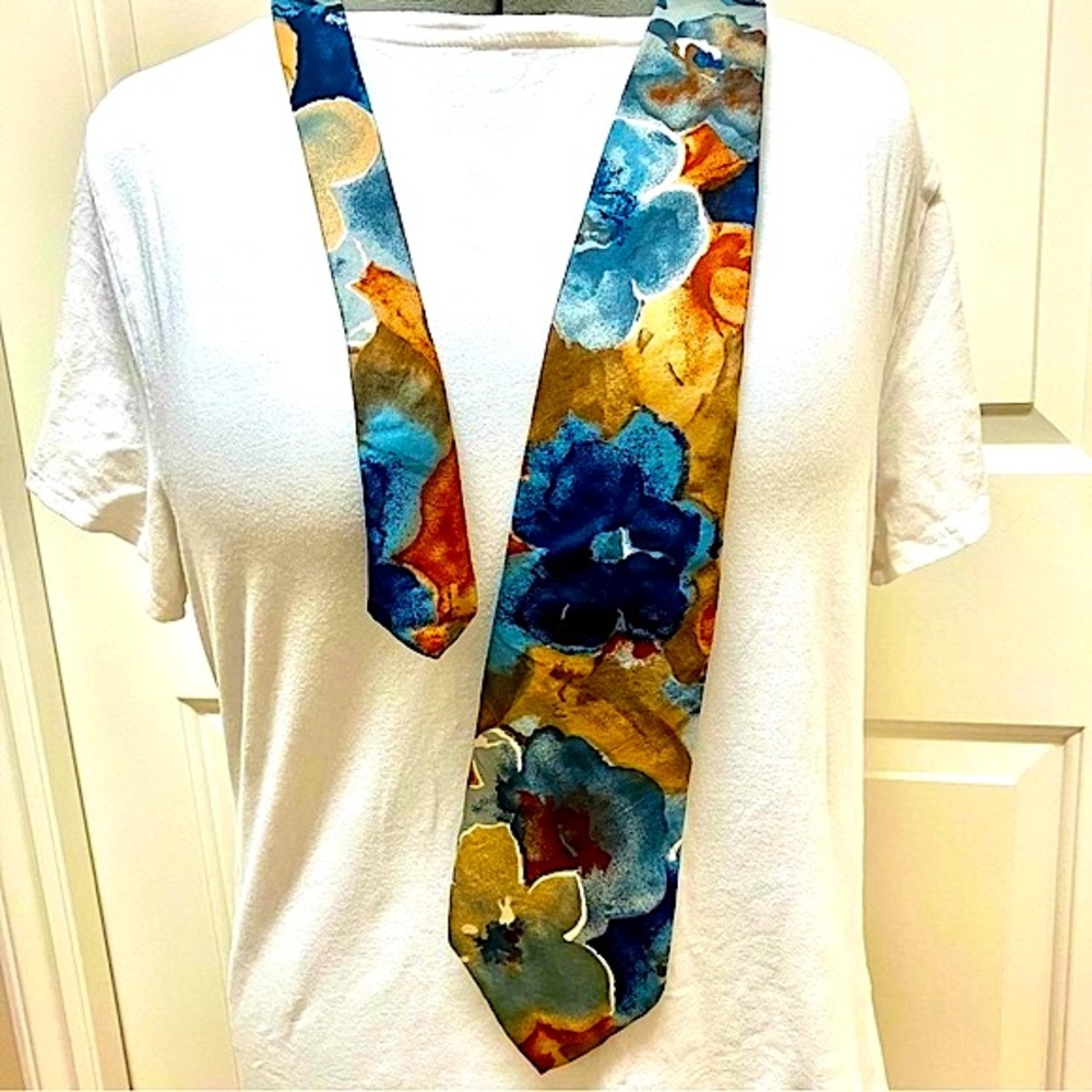 Oliver Hunt vintage SILK tie, beautiful floral design, Italian, blue, rust, tan